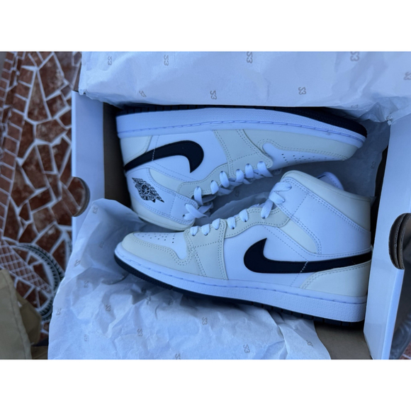 Air Jordan 1 7w or 5.5m Coconut Milk BQ6472121 - Picture 4 of 5